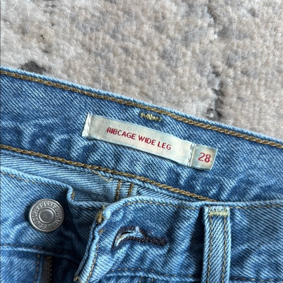 Levi’s Ribcage Wide Leg - Picture 2 of 3